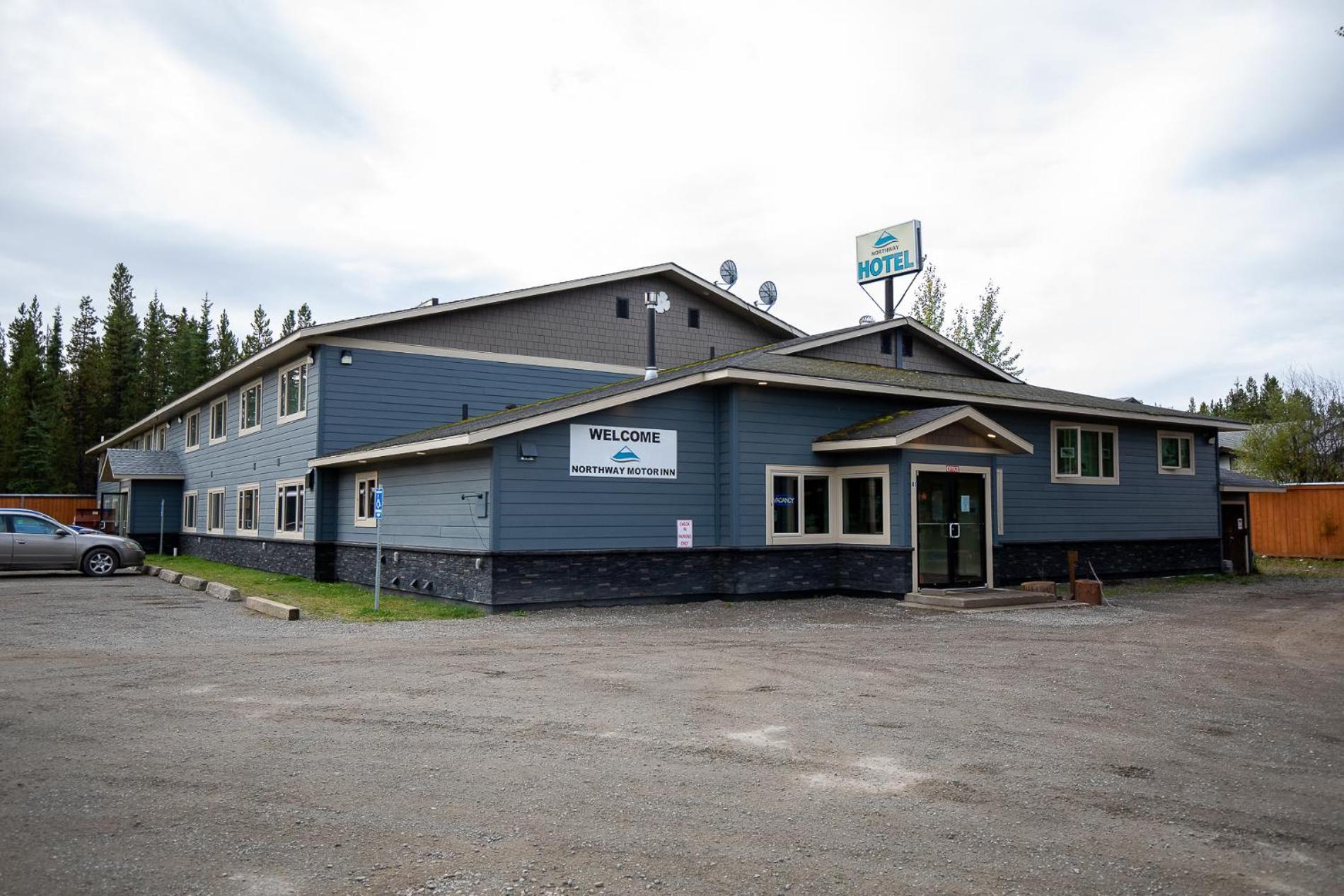 Northway Motor Inn Dease Lake Zewnętrze zdjęcie